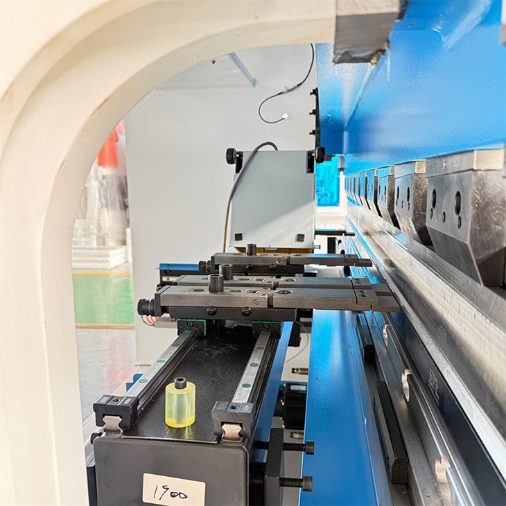 Hydraulic CNC Bending Machine